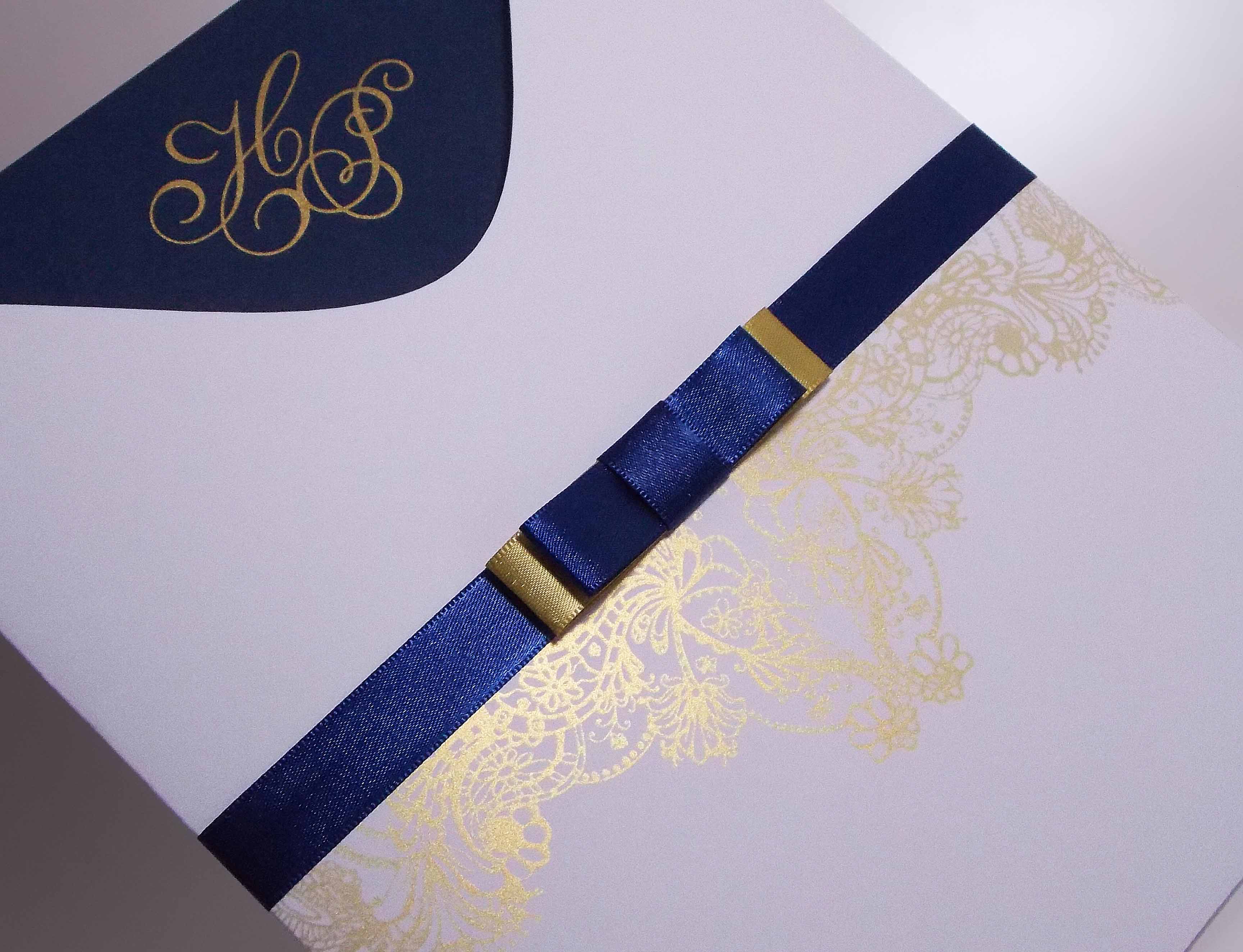 Convite de casamento azul com laço chanel duplo em duas cores