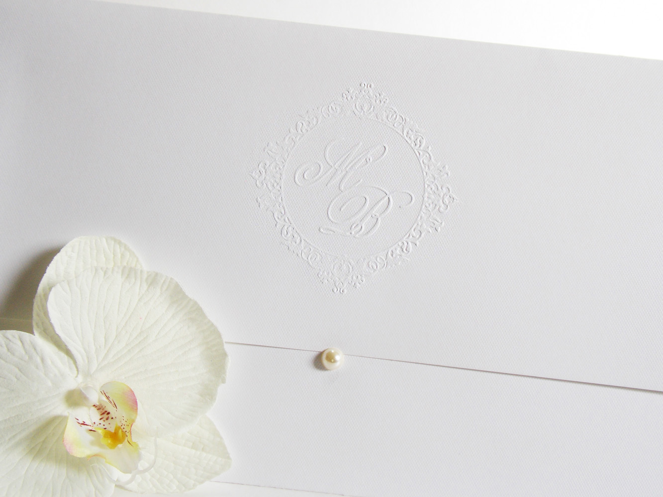 Convite Tradicional com Brasão em Relevo Seco