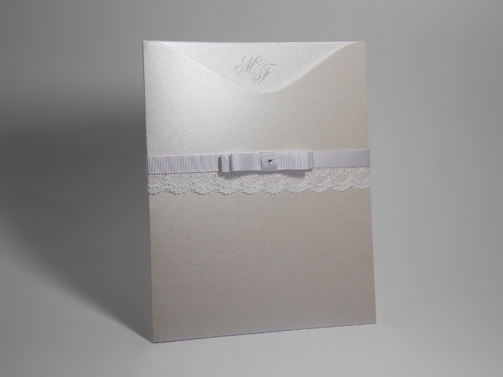 CONVITE-DE-CASAMENTO-PEROLADO-COM-RENDA