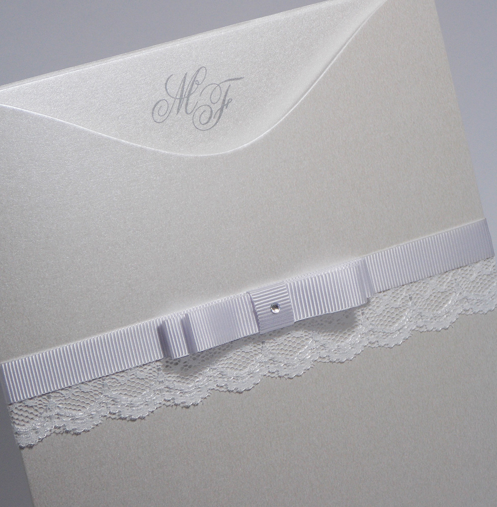 CONVITE-DE-CASAMENTO-PEROLADO-COM-RENDA